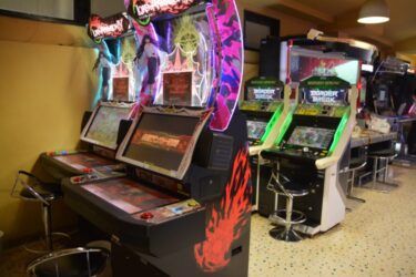 ゲームセンター閉店増加から読み解く。ゲームセンターが廃れるのは、交流場所のアップデートが起きたことによる必然的現象だ。￼￼